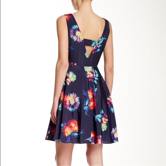 Betsey Johnson Navy Floral Fit & Flare Aline Dress Open Back - Picture 2 of 12
